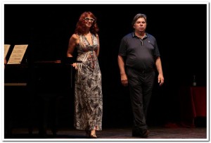 La Soprano Maria Grazia Patella e il Tenore Miro Solman al Teatro di Volterrra si esibiscono durante la cerimonia per la consegna dei PREMI OMBRA DELLA SERA 2015